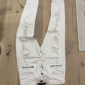 White distressed jeans